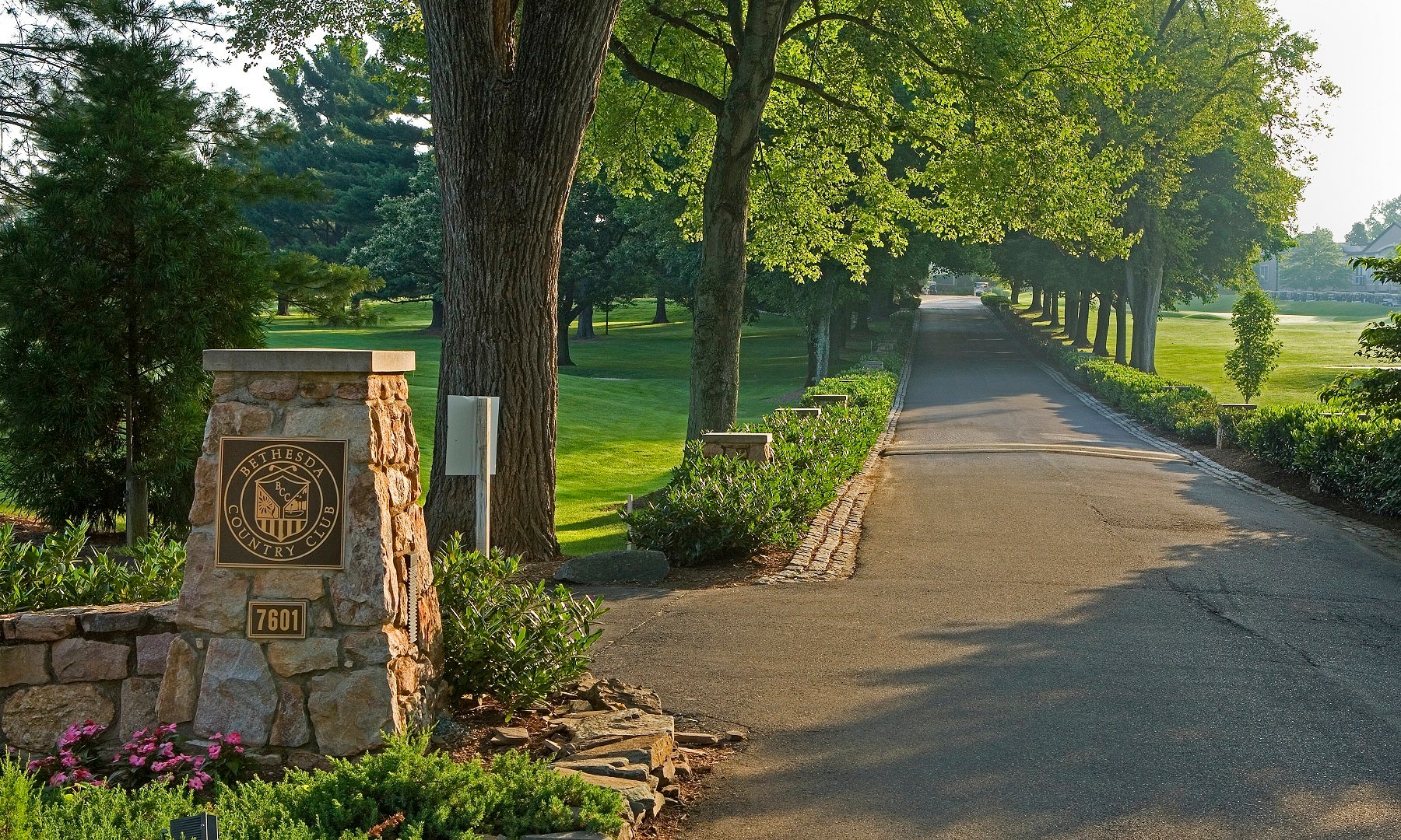 driveway leading up to Bethesda Country Club